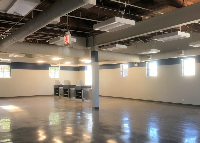 More Photos Of 1658 W Carroll Ave, Chicago Manufacturing For Lease