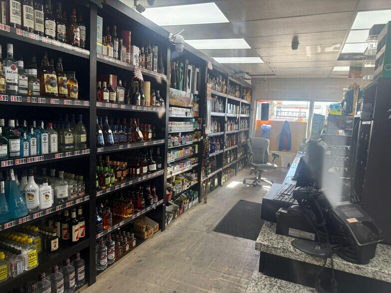 More Photos Of 210-220 S Lovekin Blvd, Blythe Service Station For Sale