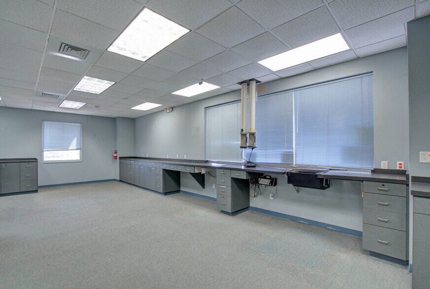 More Photos Of 4210 E Main Ave, Alton Office For Sale