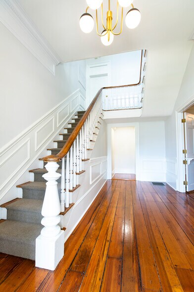More Photos Of 125 S Milledge Ave, Athens Office Residential For Lease