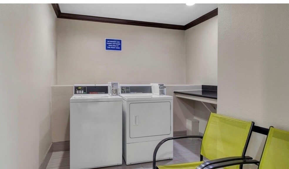 More Photos Of 889 W Bay Area Blvd, Webster Hotel For Sale