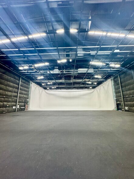 More Photos Of 13951 Saticoy St, Panorama City Movie Radio TVStudio For Lease