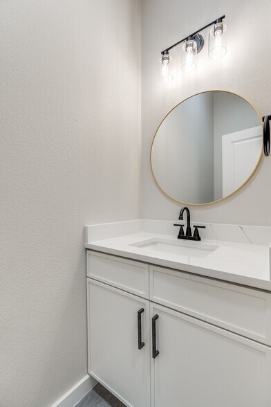 More Photos Of 6655 Mountain Trl, Dallas Apartments For Sale