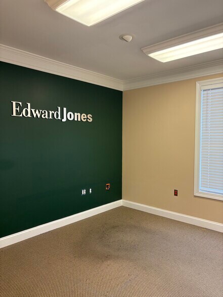 More Photos Of 3105 Creekside Village Dr, Kennesaw Medical For Sale