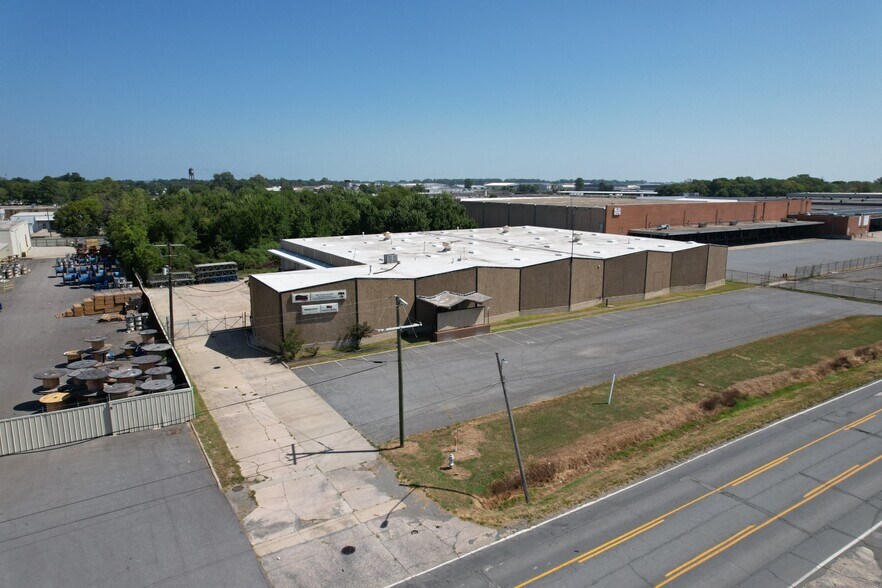More Photos Of 2000 E Roosevelt Rd, Little Rock Warehouse For Sale