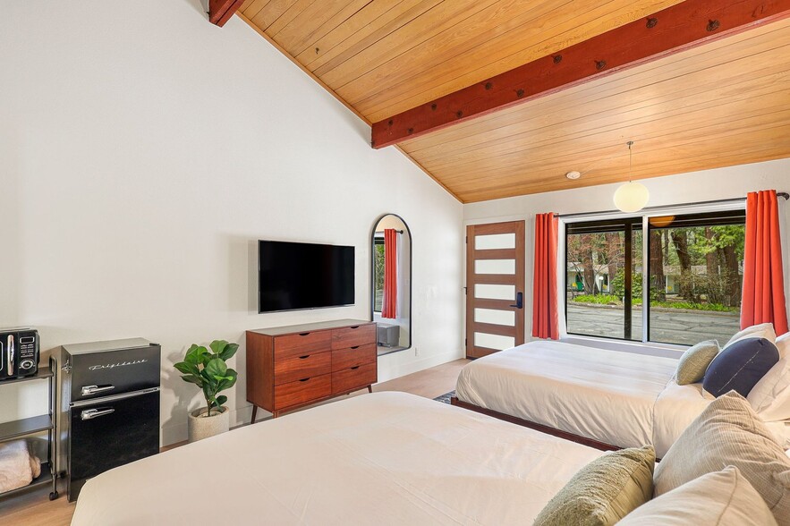 More Photos Of 4727 Dunsmuir Ave, Dunsmuir Hotel For Sale