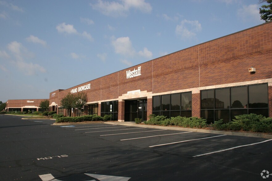 More Photos Of 800 Clanton Rd, Charlotte Showroom For Lease