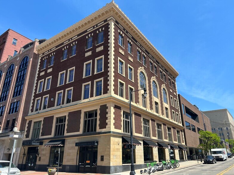 More Photos Of 116-120 Ottawa Ave NW, Grand Rapids Office For Lease