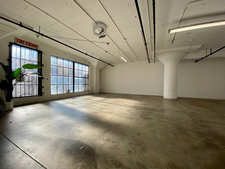 More Photos Of 1114 S Los Angeles St, Los Angeles Warehouse For Sale