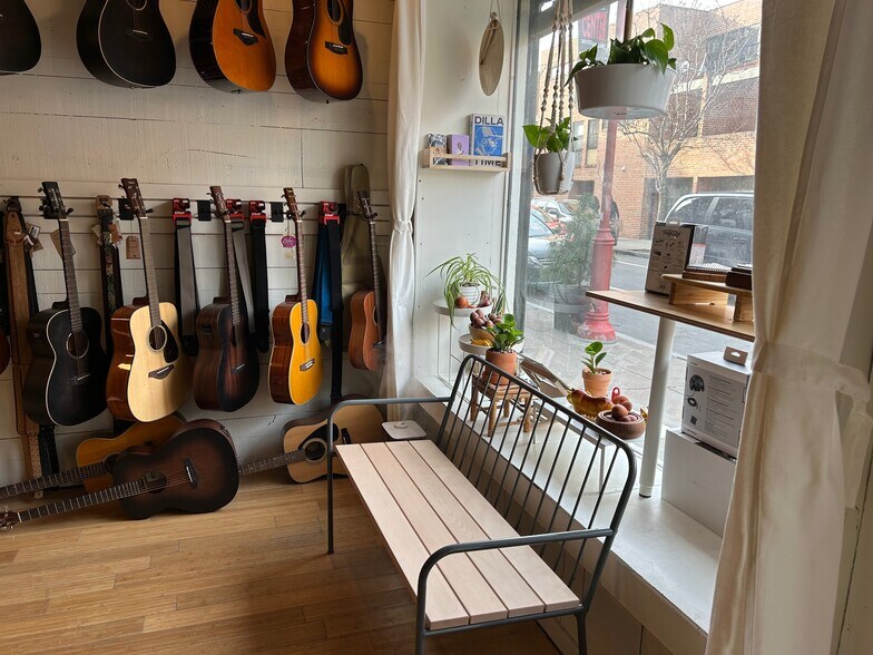 More Photos Of 710 South St, Philadelphia Storefront Retail Residential For Lease
