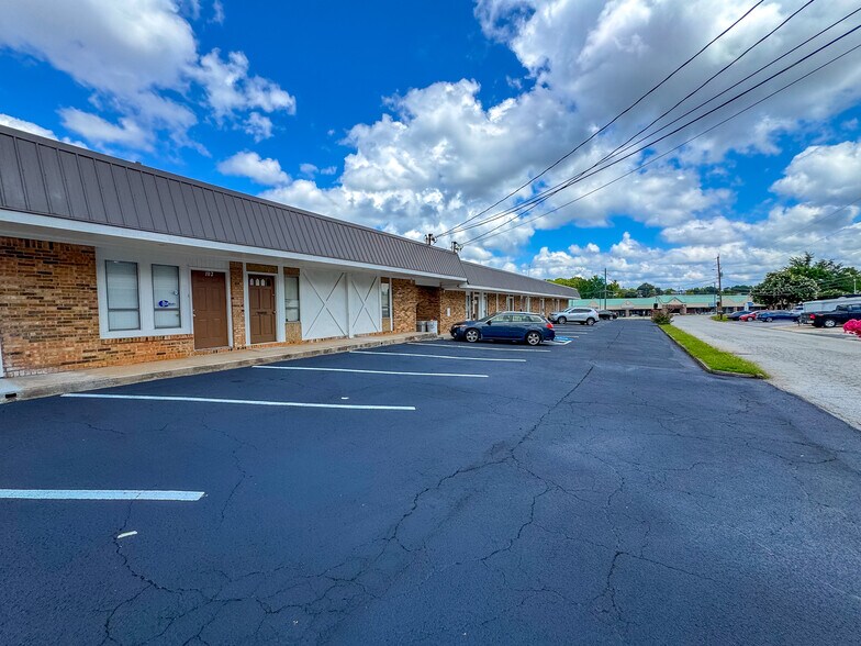 More Photos Of 2204-2208 Hanfred Ln, Tucker Office For Sale