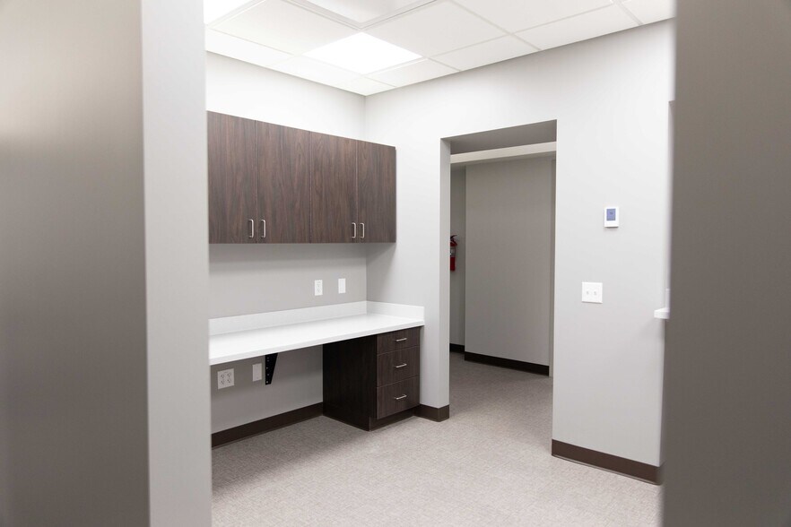 More Photos Of 17030 Lakeside Hills Plz, Omaha Medical For Lease