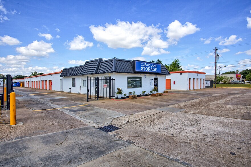 More Photos Of 15502 Old Galveston Rd, Webster Light Manufacturing For Lease