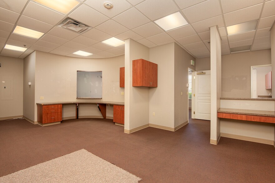 More Photos Of 5 Pine Cone Rd, Dayton Office For Sale