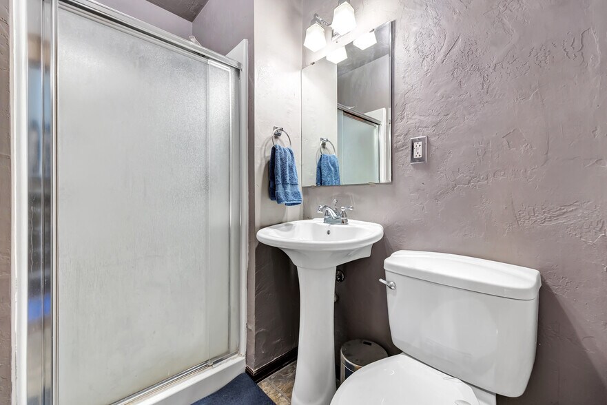 More Photos Of 513-529 Duluth Ave, Sturgeon Bay, Sturgeon Bay General Retail For Sale