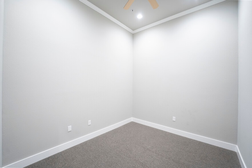 More Photos Of 1400 N Coit Rd, McKinney Unknown For Lease