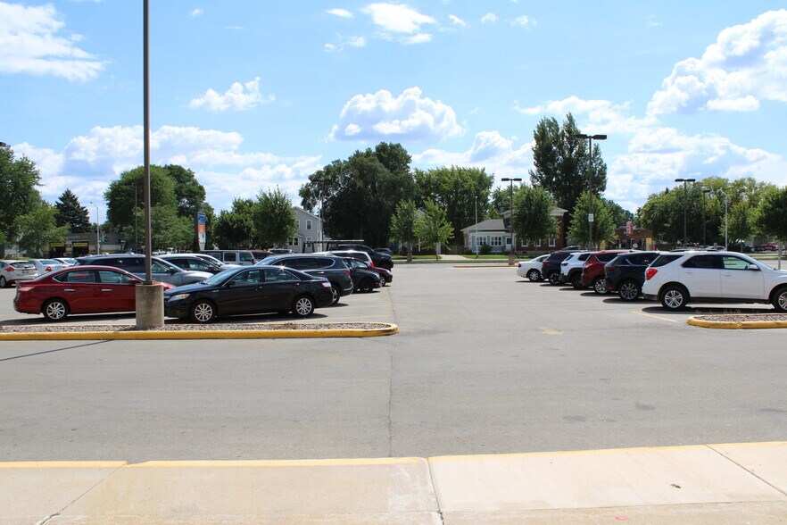 More Photos Of 7-75 W Scott St, Fond Du Lac General Retail For Sale