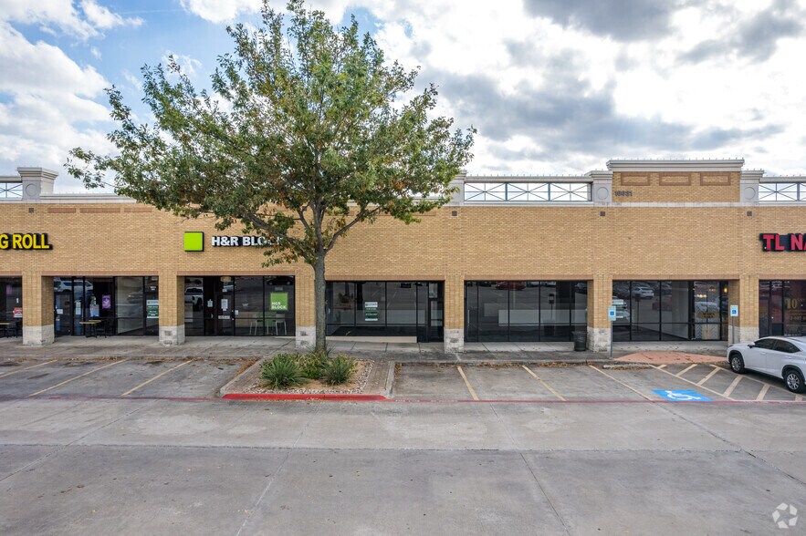 More Photos Of 16623-16641 N Coit Rd, Dallas General Retail For Lease