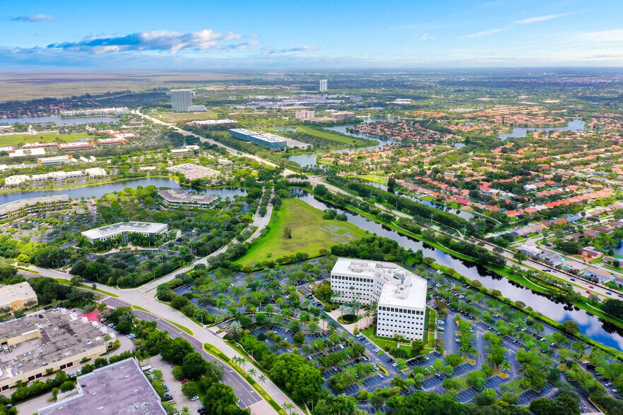 More Photos Of 1000 Sawgrass Corporate Pkwy, Sunrise Office For Lease
