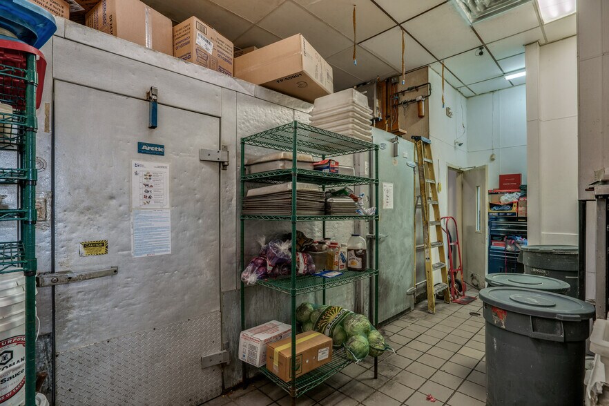 More Photos Of 4516 Maplewood Ave, Wichita Falls General Retail For Sale