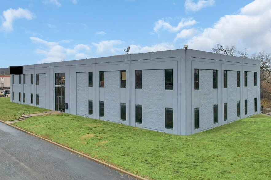 More Photos Of 2844 E River Rd, Dayton Office For Sale