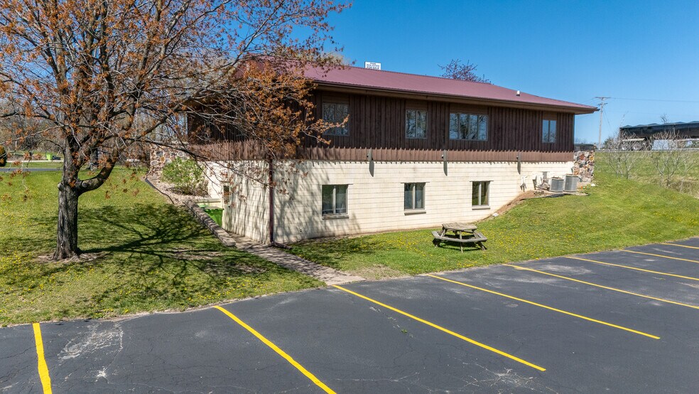 More Photos Of E3440 S Appletree Ln, Waupaca Office For Sale