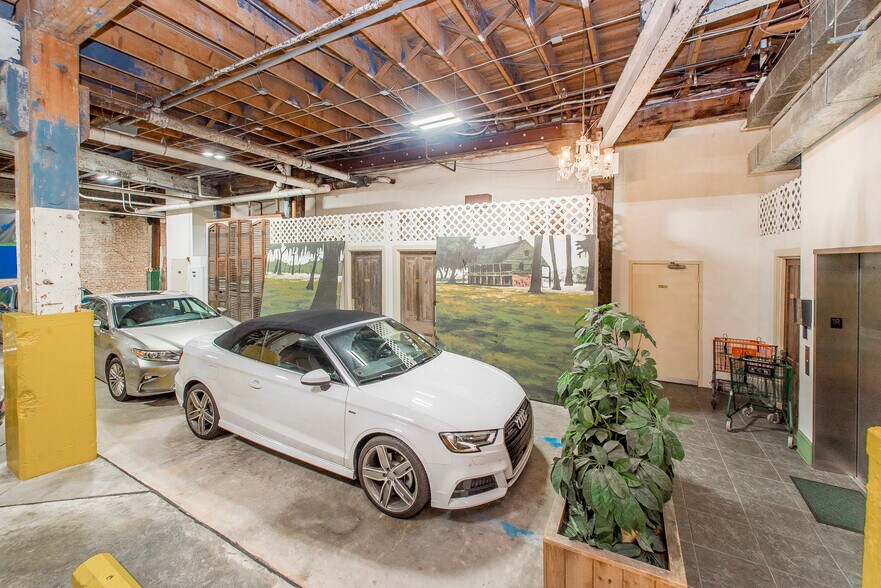 More Photos Of 747 Magazine St, New Orleans Office For Sale
