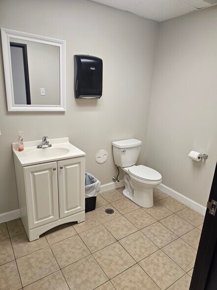 More Photos Of 424 Kelley Dr, West Berlin Light Distribution For Lease