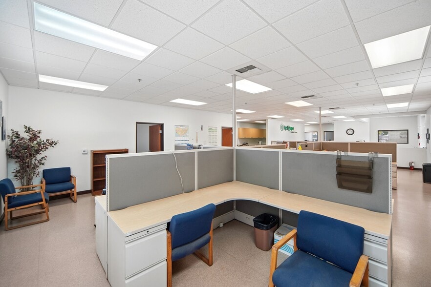 More Photos Of 19459 Flightpath Way, Bakersfield Warehouse For Lease