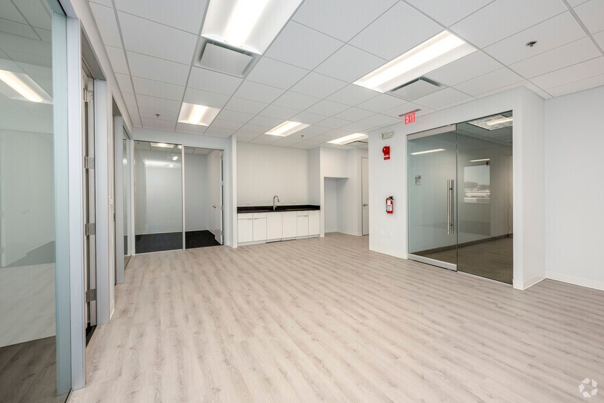 More Photos Of 555 Quince Orchard Rd, Gaithersburg Office For Sale