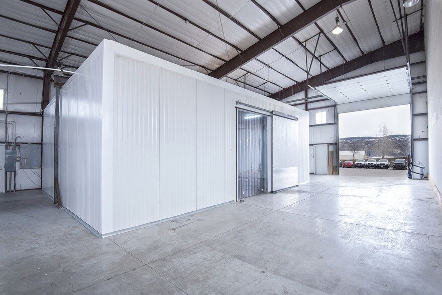 More Photos Of 101 Airpark, Gypsum Warehouse For Lease