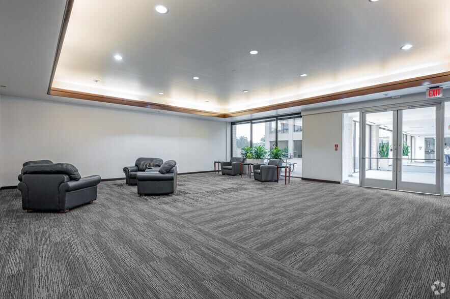 More Photos Of 2100-2120 W Walnut Hill Ln, Irving Office For Lease