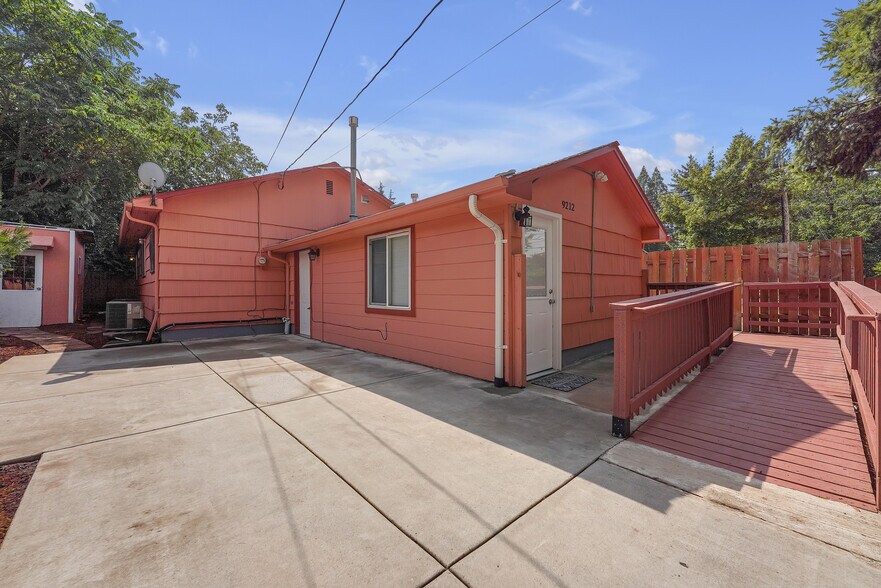 More Photos Of 9212 SE Bush St, Portland Specialty For Sale