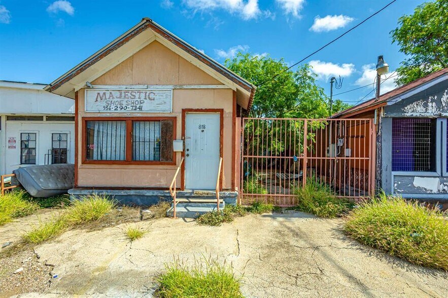 More Photos Of 1801 San Bernardo Ave, Laredo General Retail For Sale