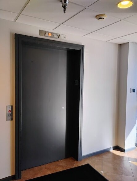 More Photos Of 7373 W Jefferson Ave, Lakewood Medical For Sale