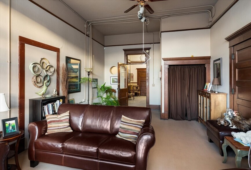 More Photos Of 619 Commercial Ave, Anacortes Storefront Retail Office For Sale