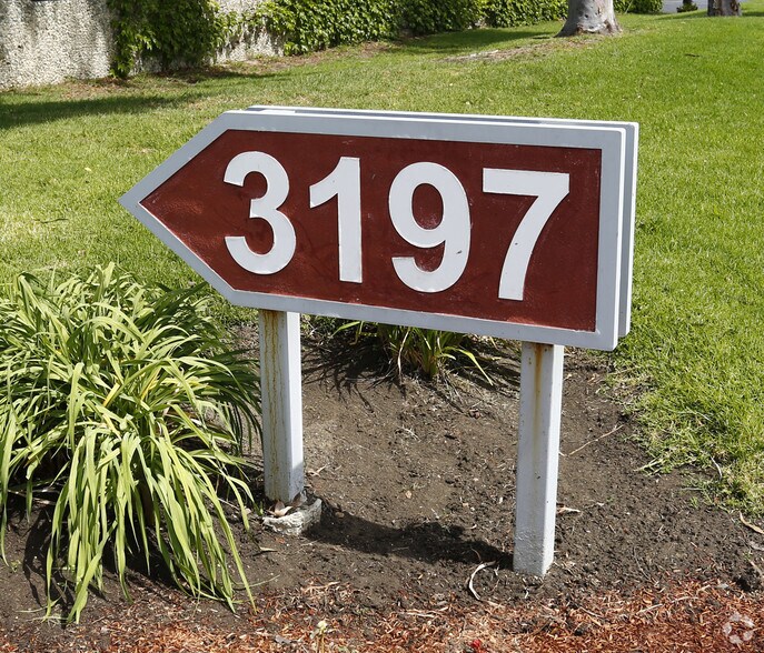 More Photos Of 3197 Airport Loop Dr, Costa Mesa Light Manufacturing For Lease