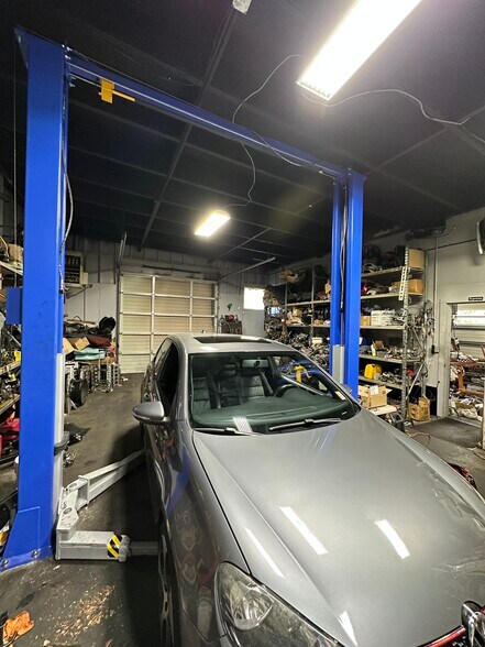 More Photos Of 9321 SE Stark St, Portland Auto Repair For Sale