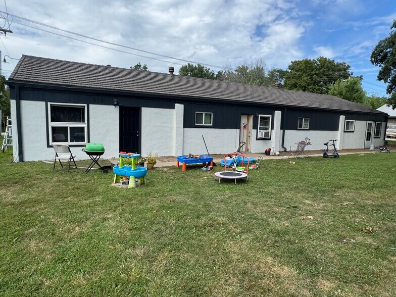 More Photos Of 908 Orange St, Baldwin City Apartments For Sale