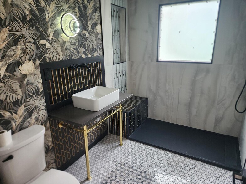 More Photos Of 2820 1st Ave N, Saint Petersburg Storefront Retail Office For Lease