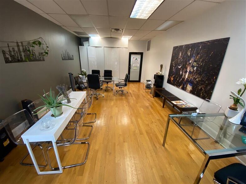More Photos Of 3189 Steinway St, Astoria Storefront Retail Office For Lease