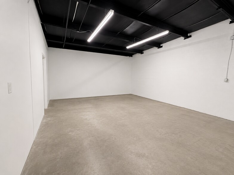 More Photos Of 5100 E Broadway Ave, Tampa Showroom For Sale