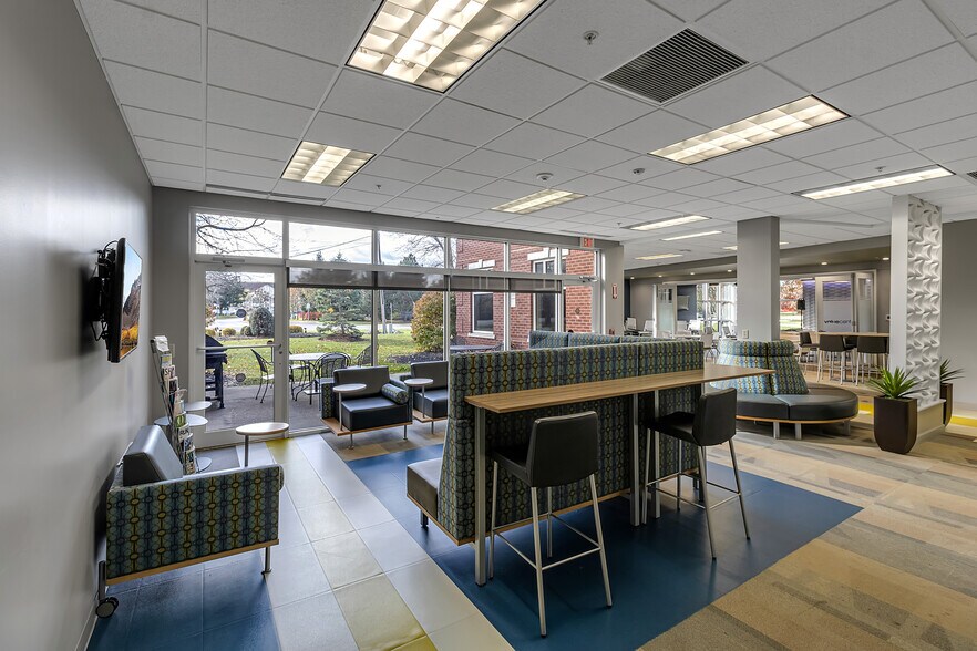 More Photos Of 23 Cobham Dr, Orchard Park Office For Lease