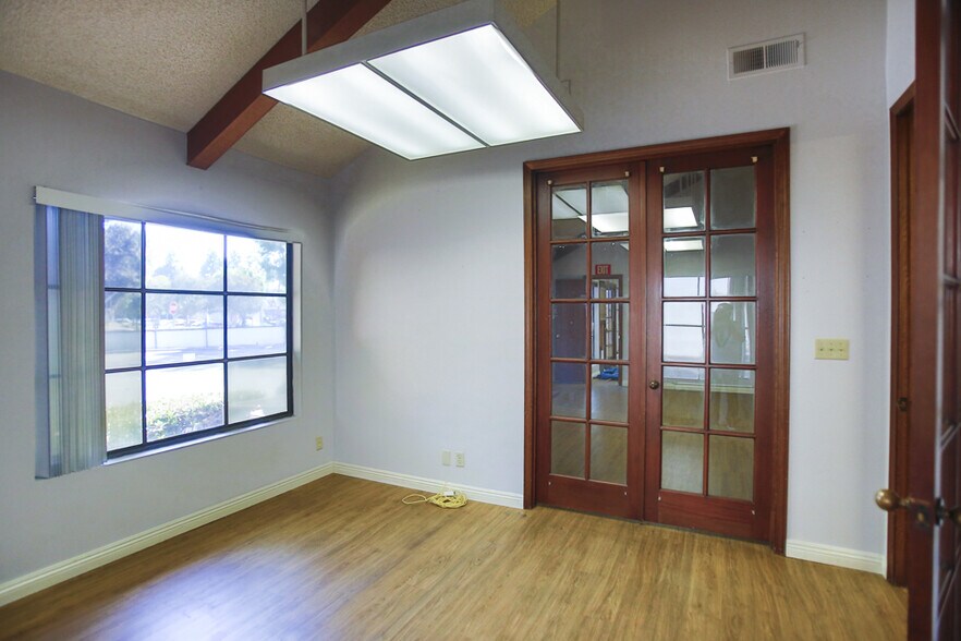 More Photos Of 1810 E 17th St, Santa Ana Medical For Lease