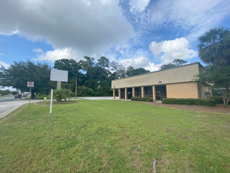 More Photos Of 10422 Abercorn St, Savannah Bank For Lease