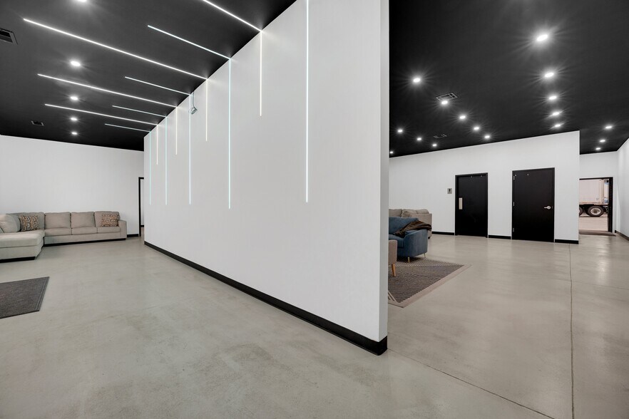 More Photos Of 22800 Highway H, Sedalia Manufacturing For Sale