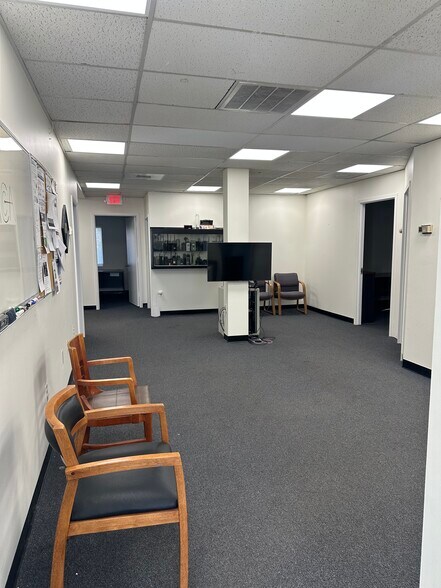 More Photos Of 2811 Old Lee Hwy, Merrifield Service For Lease