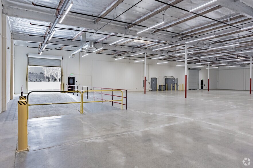 More Photos Of 1821 Kettering St, Irvine Warehouse For Lease
