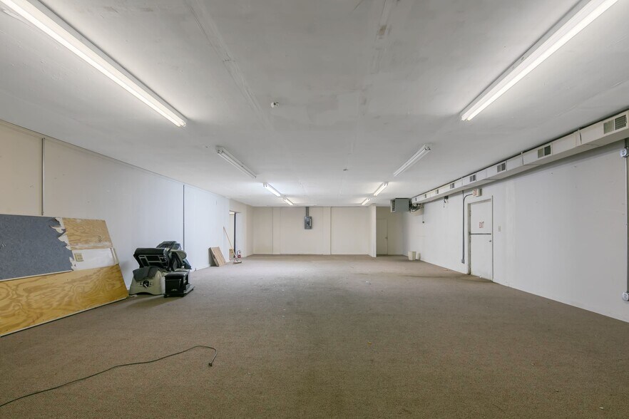 More Photos Of 4017 Dunn Rd, Eastover Showroom For Lease