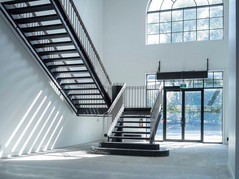 More Photos Of 2650 St Clair Av W, Toronto Freestanding For Sale